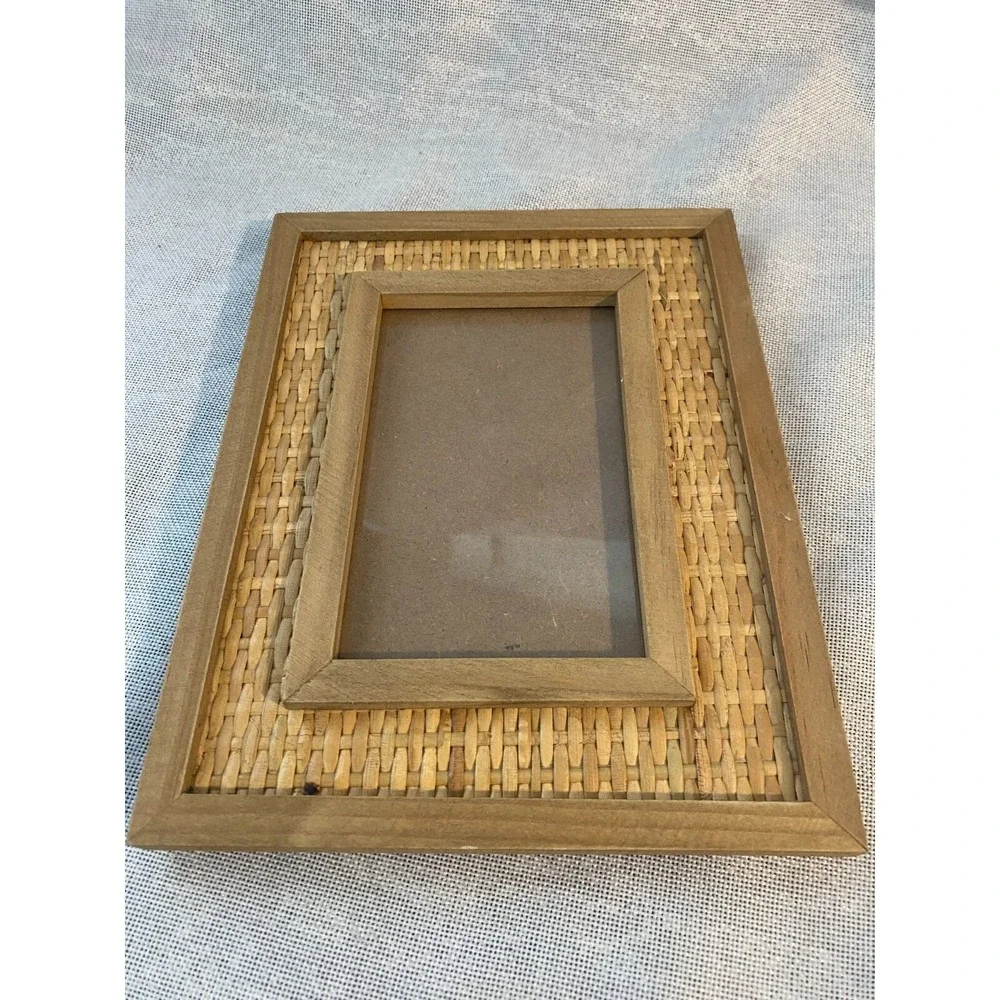 Picture Frame Desk Wall 6 x 4 inch Pic Tan Woven Like Light Weight
